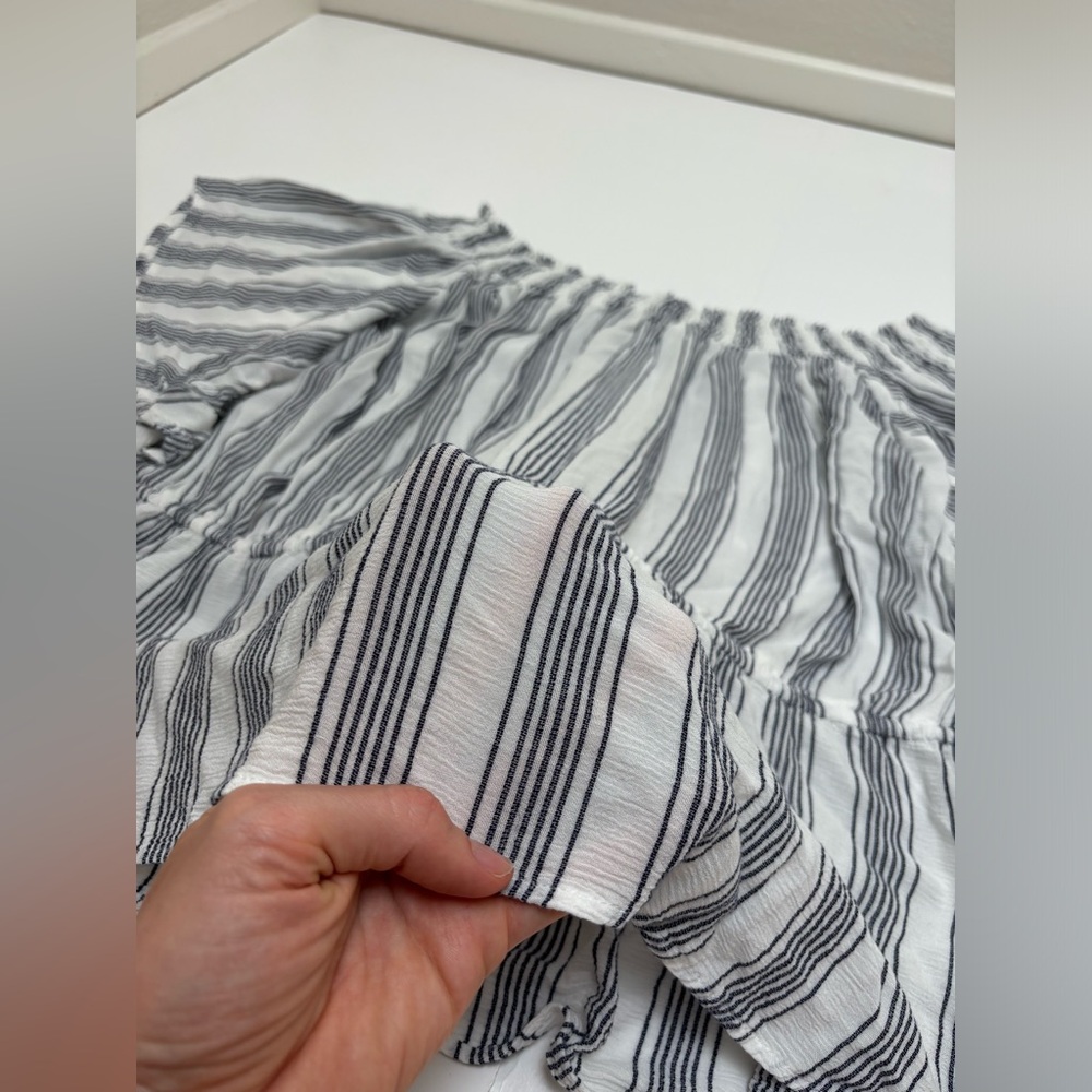 Abercrombie & Fitch off shoulder striped top large butterfly sleeves white black - Picture 9 of 10